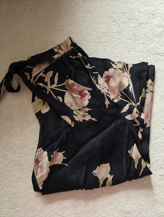 Wilfred Pants - Aritzia Black Floral Wide Leg Crops